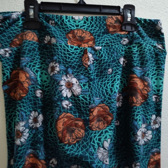 Lularoe tall and curvy leggings - Picture 3 of 4